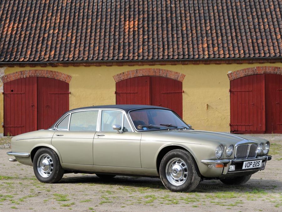  Daimler Double Six Vanden Plas 1973 года  (фото 1 из 4)